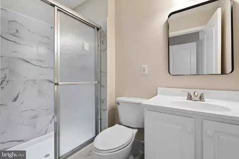 Bath - 7608 Mcweadon Ln, Springfield, VA 22150 photo 4 of 6