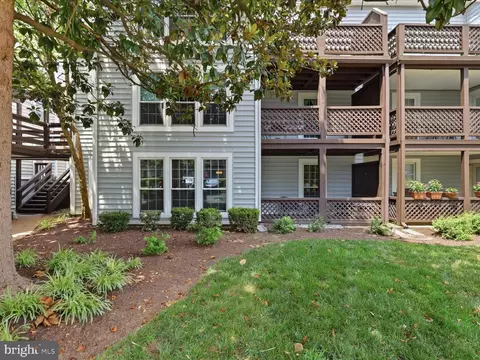 10010 Oakton Terrace Rd #10010, Oakton, VA 22124