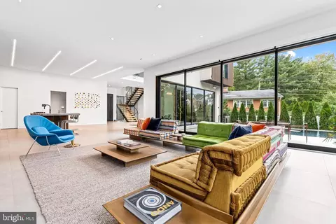 Living - 7216 Davis Ct, Mclean, VA 22101 photo 1 of 3