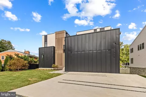 Exterior - 7216 Davis Ct, Mclean, VA 22101 photo 7 of 11