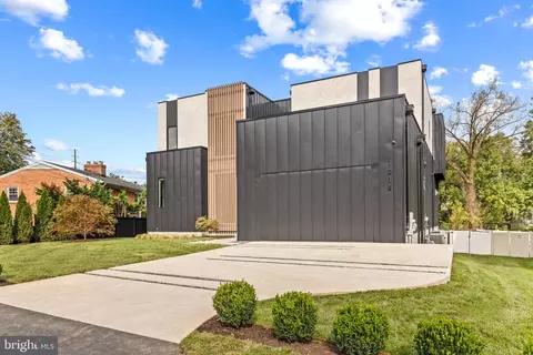 Exterior - 7216 Davis Ct, Mclean, VA 22101 photo 8 of 11