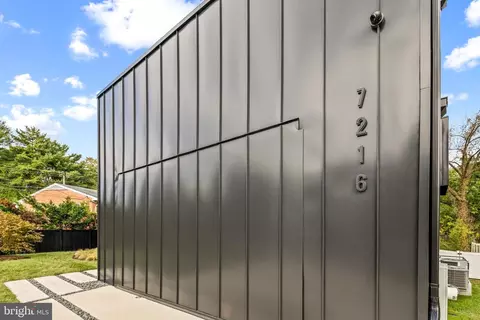 Exterior - 7216 Davis Ct, Mclean, VA 22101 photo 5 of 11
