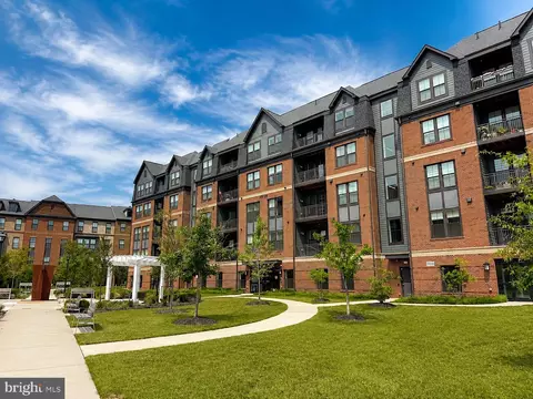 3927 Fair Ridge Dr #303, Fairfax, VA 22033