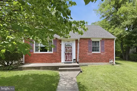 3002 Greenway Blvd, Falls Church, VA 22042