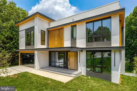 Exterior - 1451 Cola Dr, Mclean, VA 22101 photo 12 of 15