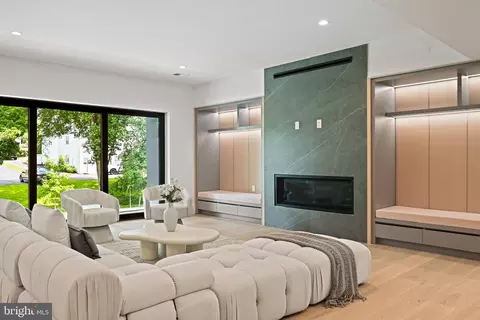 Living - 1451 Cola Dr, Mclean, VA 22101 photo 7 of 9