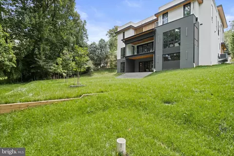 Exterior - 1451 Cola Dr, Mclean, VA 22101 photo 10 of 15