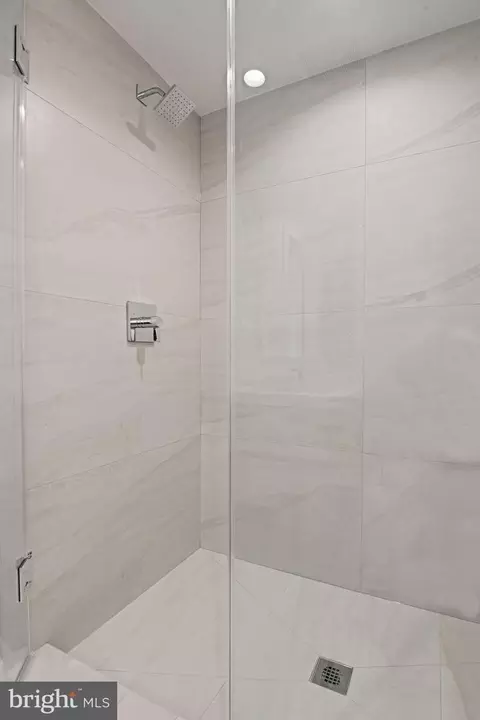Bath - 1451 Cola Dr, Mclean, VA 22101 photo 10 of 16
