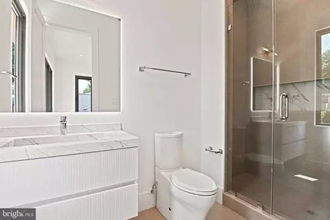Bath - 1451 Cola Dr, Mclean, VA 22101 photo 15 of 16