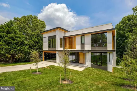 Exterior - 1451 Cola Dr, Mclean, VA 22101 photo 11 of 15