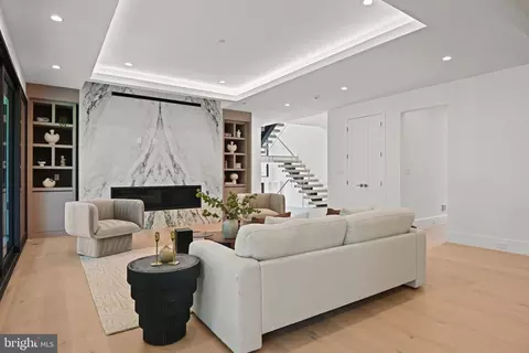 Living - 1451 Cola Dr, Mclean, VA 22101 photo 2 of 9