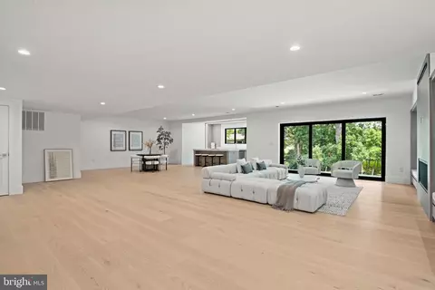 Living - 1451 Cola Dr, Mclean, VA 22101 photo 5 of 9