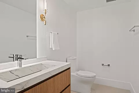 Bath - 1451 Cola Dr, Mclean, VA 22101 photo 6 of 16