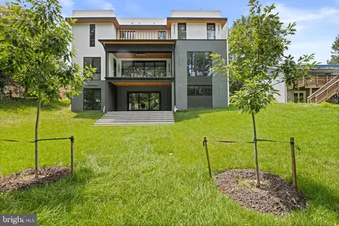 Exterior - 1451 Cola Dr, Mclean, VA 22101 photo 9 of 15