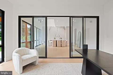 Entry Way - 1451 Cola Dr, Mclean, VA 22101 photo 2 of 10