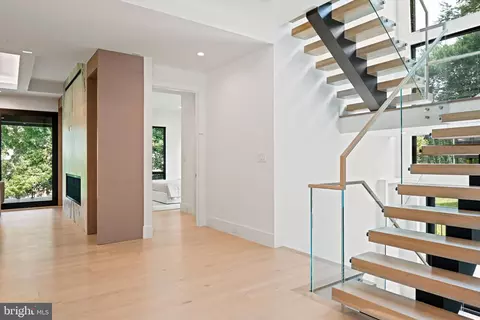 Entry Way - 1451 Cola Dr, Mclean, VA 22101 photo 5 of 10