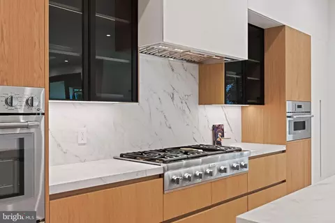 Kitchen - 1451 Cola Dr, Mclean, VA 22101 photo 7 of 13