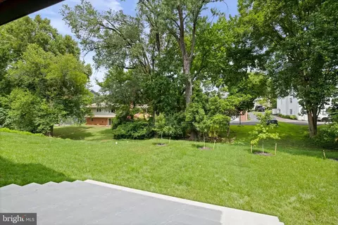Exterior - 1451 Cola Dr, Mclean, VA 22101 photo 8 of 15