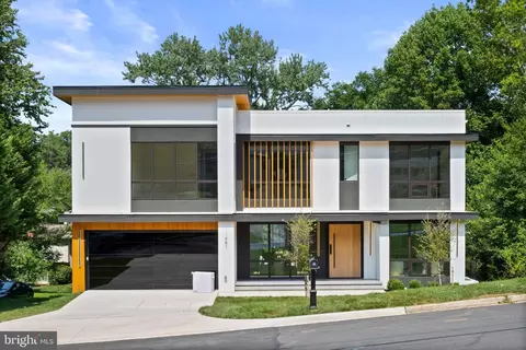 Exterior - 1451 Cola Dr, Mclean, VA 22101 photo 2 of 15
