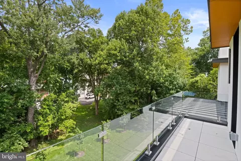 Exterior - 1451 Cola Dr, Mclean, VA 22101 photo 5 of 15