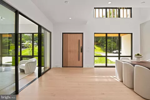 Entry Way - 1451 Cola Dr, Mclean, VA 22101 photo 1 of 10