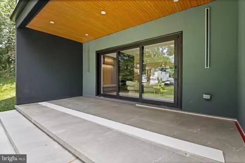 Exterior - 1451 Cola Dr, Mclean, VA 22101 photo 6 of 15