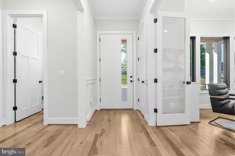 Entry Way - 1843 Rhode Island Ave, Mclean, VA 22101 photo 2 of 3