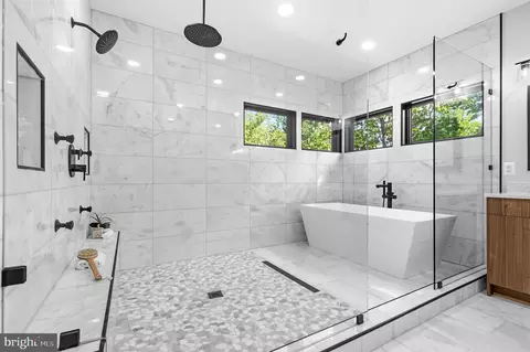 Bath - 1843 Rhode Island Ave, Mclean, VA 22101 photo 3 of 7