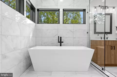 Bath - 1843 Rhode Island Ave, Mclean, VA 22101 photo 4 of 7