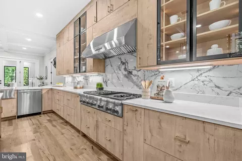 Kitchen - 1843 Rhode Island Ave, Mclean, VA 22101 photo 5 of 8