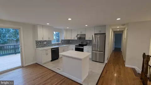 Entry Way - 2929 Ashdown Forest Dr, Herndon, VA 20171 photo 1 of 2