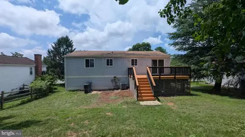 Exterior - 2929 Ashdown Forest Dr, Herndon, VA 20171 photo 5 of 5