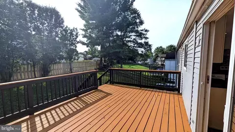 Exterior - 2929 Ashdown Forest Dr, Herndon, VA 20171 photo 3 of 5