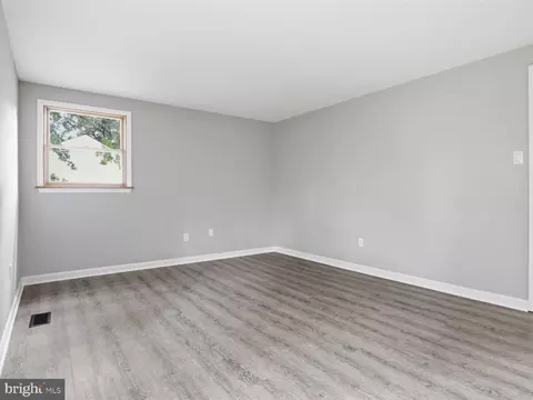 Living - 8061 Athena St, Springfield, VA 22153 photo 5 of 6