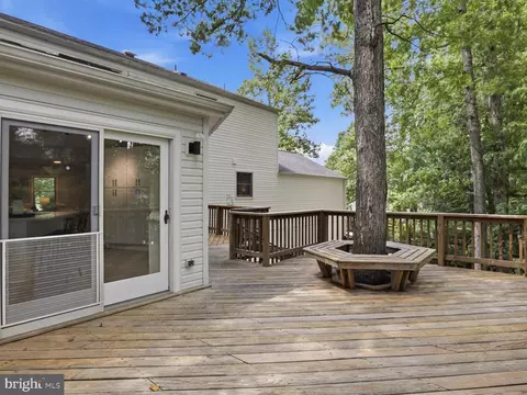 Exterior - 8061 Athena St, Springfield, VA 22153 photo 3 of 8