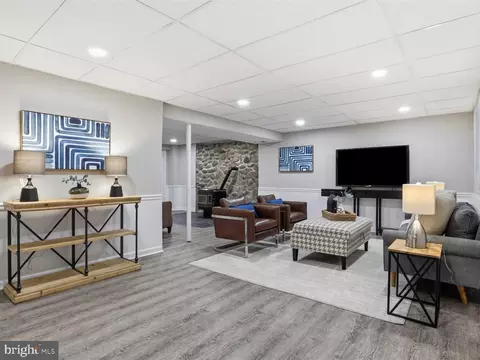 Living - 8061 Athena St, Springfield, VA 22153 photo 6 of 6