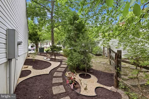 Exterior - 8061 Athena St, Springfield, VA 22153 photo 6 of 8