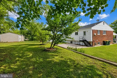 Exterior - 5712 Ash Dr, Springfield, VA 22150 photo 4 of 8