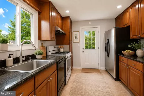 Kitchen - 5712 Ash Dr, Springfield, VA 22150 photo 4 of 4