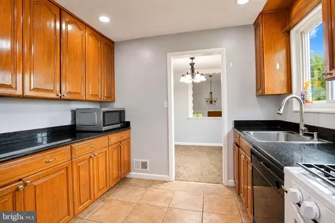 Kitchen - 5712 Ash Dr, Springfield, VA 22150 photo 3 of 4
