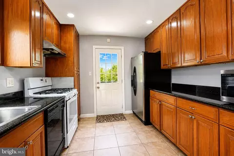 Kitchen - 5712 Ash Dr, Springfield, VA 22150 photo 2 of 4