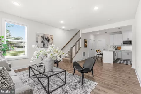 238 Van Buren St, Herndon, VA 20170