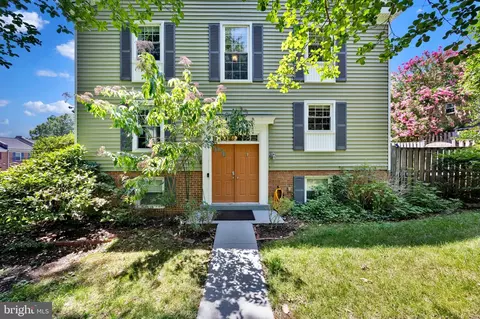 2465 Windbreak Dr, Alexandria, VA 22306