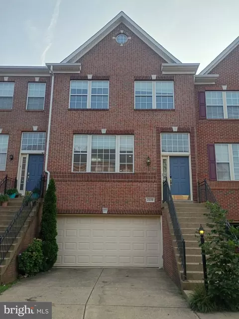 2598 Logan Wood Dr, Herndon, VA 20171