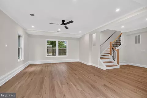 Living - 7304 Dickenson St, Springfield, VA 22150 photo 2 of 5