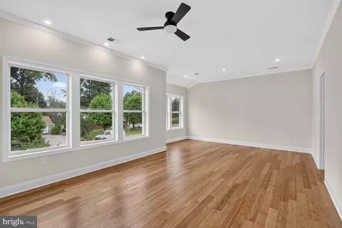 Living - 7304 Dickenson St, Springfield, VA 22150 photo 3 of 5