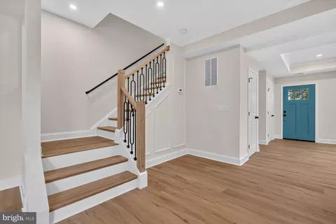 Entry Way - 7304 Dickenson St, Springfield, VA 22150 photo 2 of 4