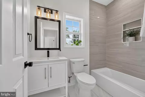 Bath - 7304 Dickenson St, Springfield, VA 22150 photo 4 of 7