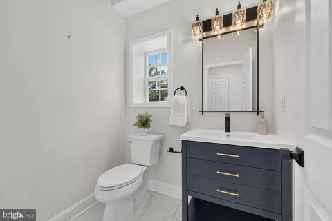 Bath - 7304 Dickenson St, Springfield, VA 22150 photo 5 of 7