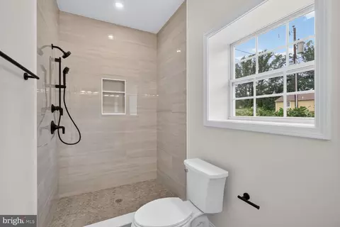 Bath - 7304 Dickenson St, Springfield, VA 22150 photo 7 of 7